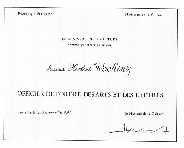 Urkunde zur Auszeichnung zum Offizier des französischen Kulturordens der Künste und Belletristik
