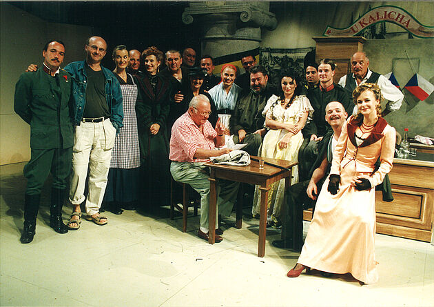 Ensemble DIE GESCHICHTE VOM BRAVEN SOLDATEN SCHWEJK mit Fritz Muliar 