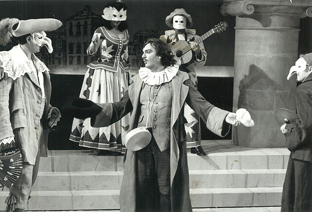 DER LÜGNER - Leutgeb und Ensemble