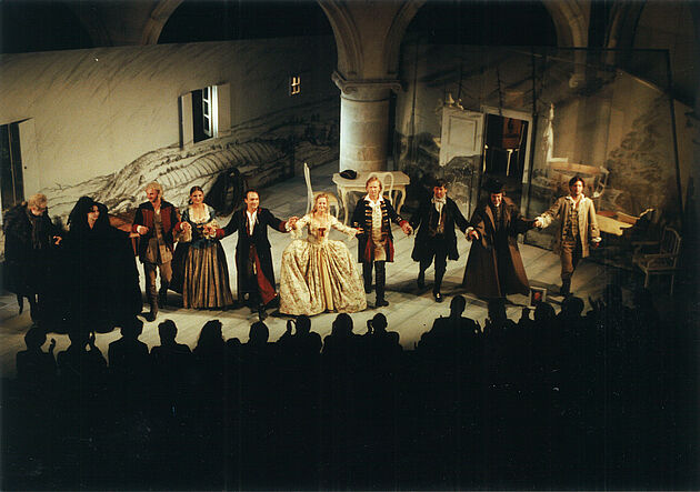 MINNA VON BARNHELM - Ensemble beim Schlussapplaus