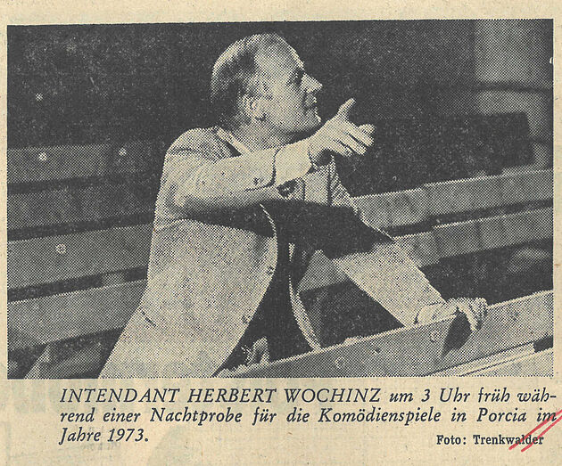Wochinz um 3 Uhr früh während einer Nachtprobe für die Komödienspiele (Villacher Zeitung, 15.11.1975)