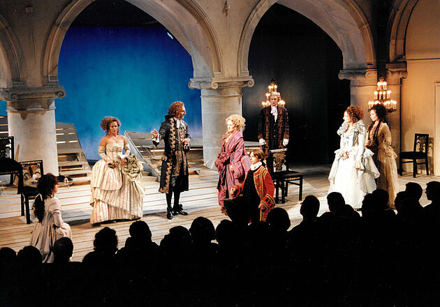 1999 DAS GLAS WASSER - Ensemble, Bühne: Bernd-Dieter Müller